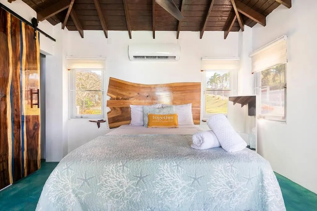 Ocean Front Villa, 2 Private Pools, Bbq, Tennis Court And More! Vega Baja Villa