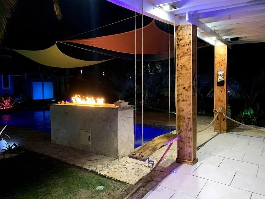 Ocean Front Villa, 2 Private Pools, Bbq, Tennis Court And More! Vega Baja 0*,  Puerto Rico