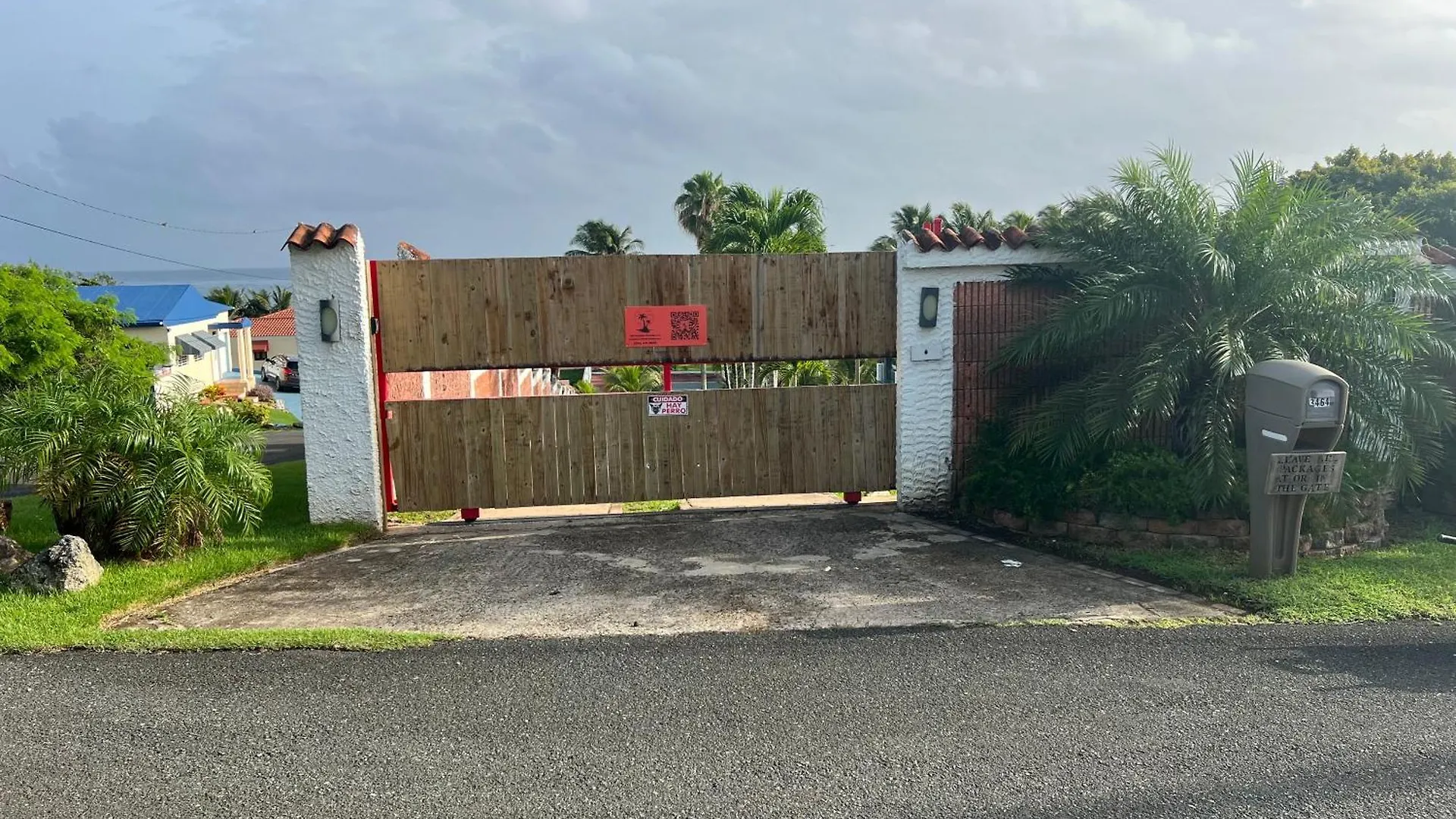 Ocean Front Villa, 2 Private Pools, Bbq, Tennis Court And More! Vega Baja